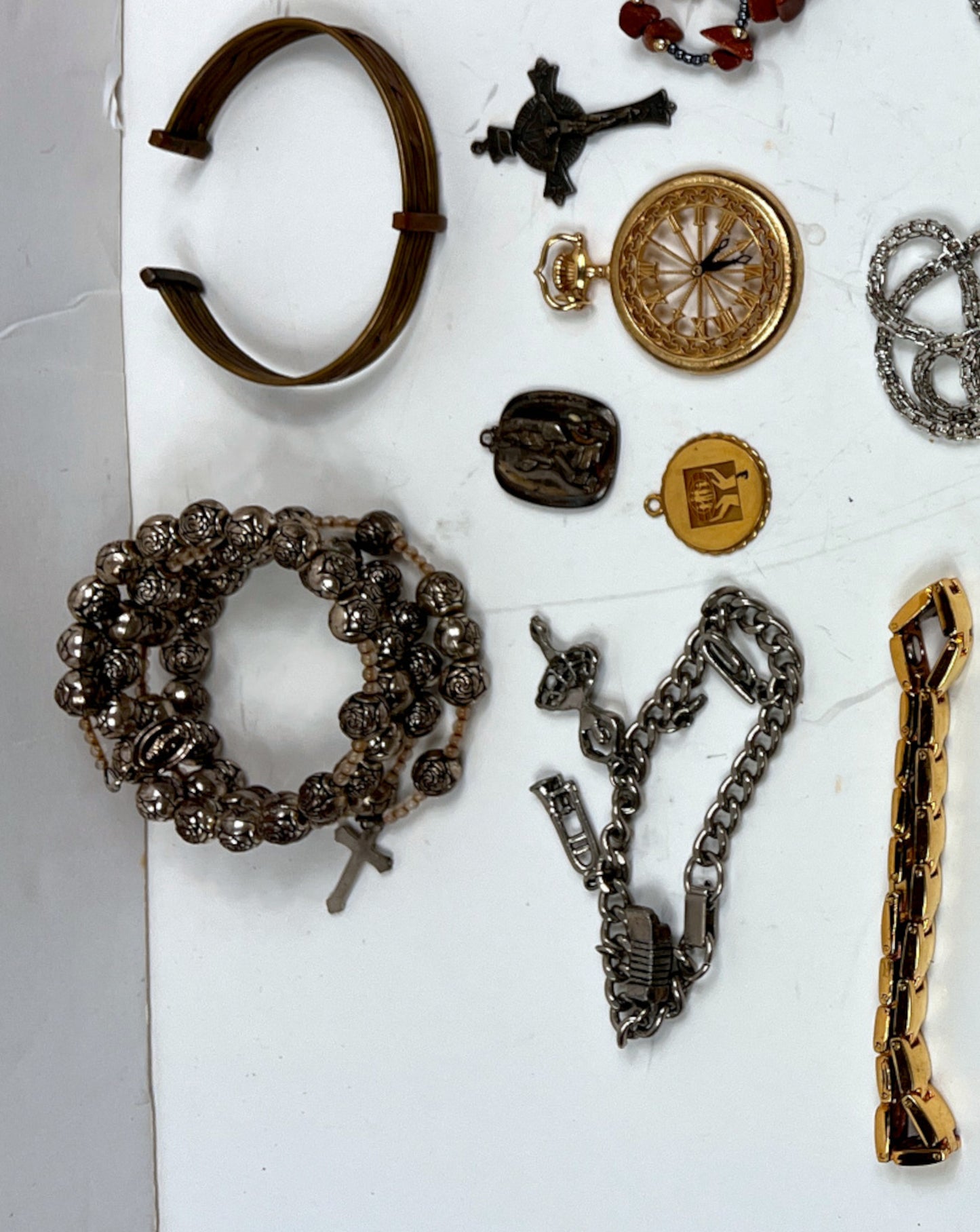 Vintage Costume Jewelry Lot – Mixed Necklaces, Bracelets, Pendants & Fashion Accessories