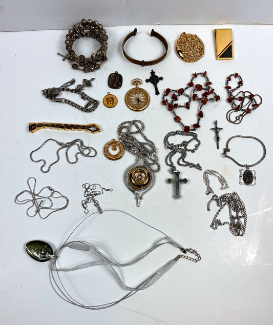 Vintage Costume Jewelry Lot – Mixed Necklaces, Bracelets, Pendants & Fashion Accessories