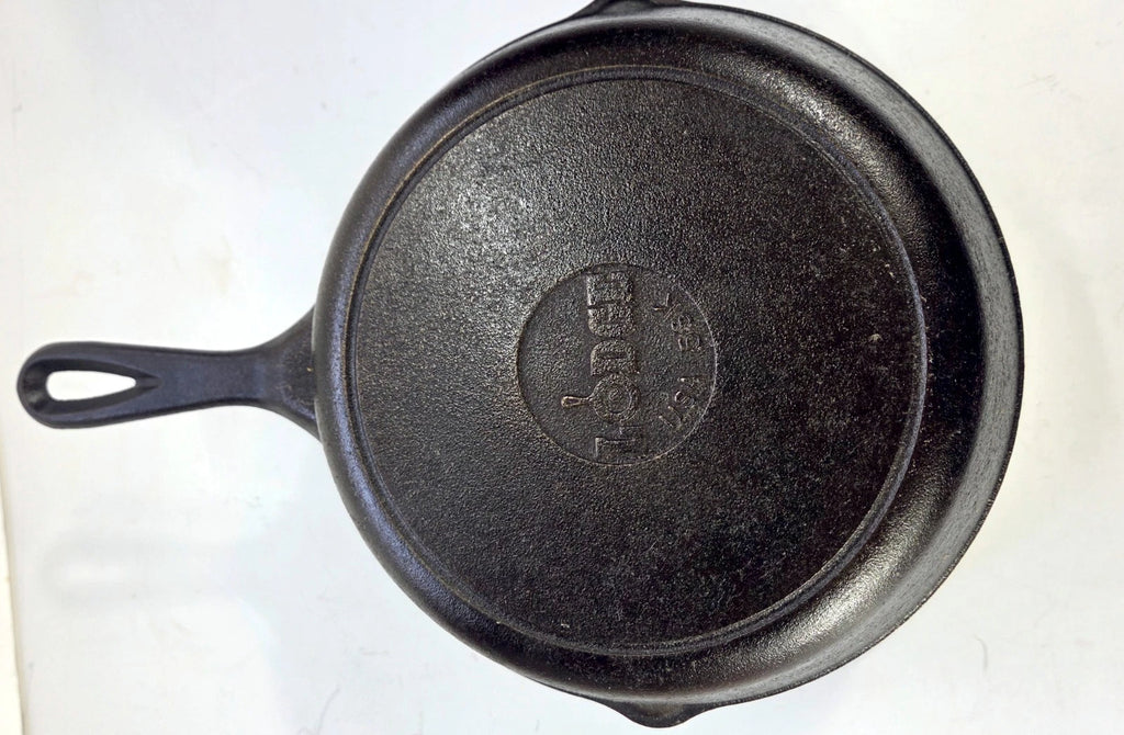 Lodge 8SK 10.25-Inch Cast Iron Skillet, Used & Freshly Seasoned