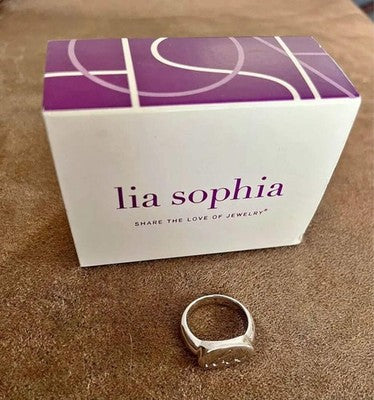 Lia Sophia 'Amour' Ring — Silver-Tone Love Script, Size 8