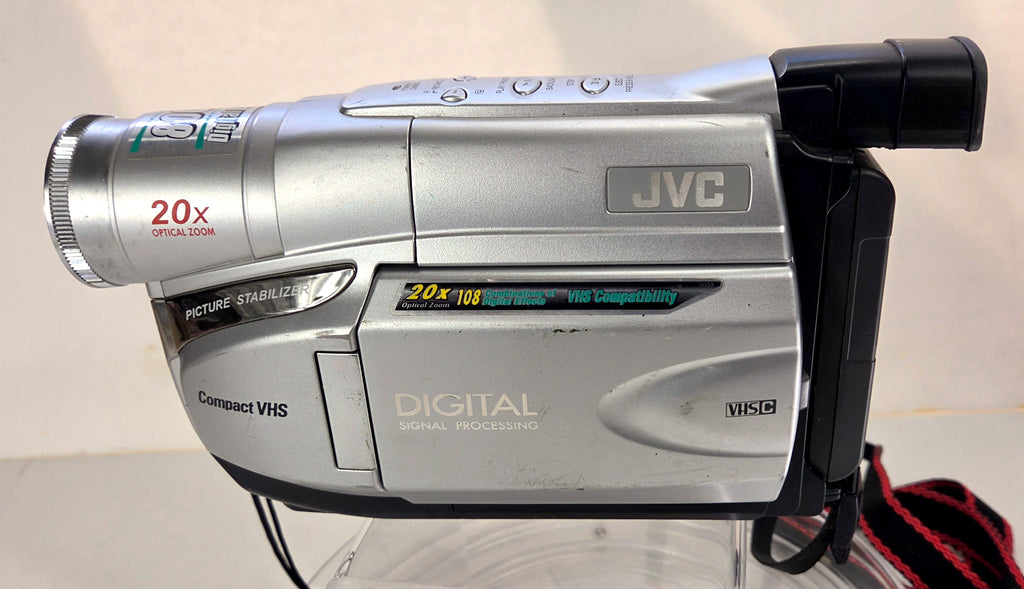 JVC Compact VHS Camcorder 20x Optical Zoom Digital Signal Processing Untested