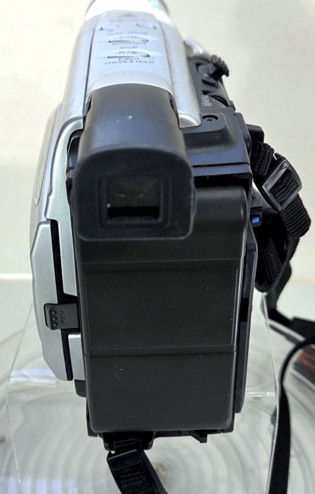 JVC Compact VHS Camcorder 20x Optical Zoom Digital Signal Processing Untested