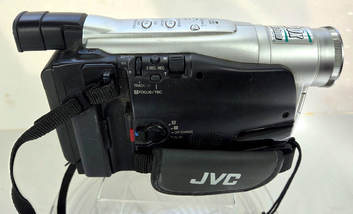 JVC Compact VHS Camcorder 20x Optical Zoom Digital Signal Processing Untested