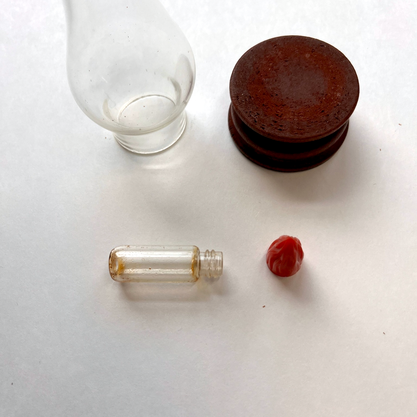Vintage Oil Lamp Shaped Perfume Bottle – Glass & Wood – Unique Collectible