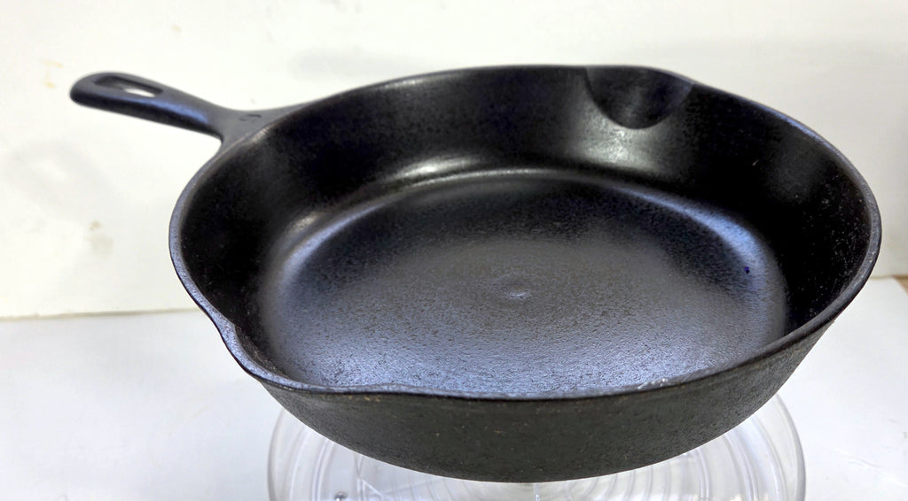 Vintage Unmarked Wagner Ware #6 Cast Iron Skillet, 9-Inch, Made in USA