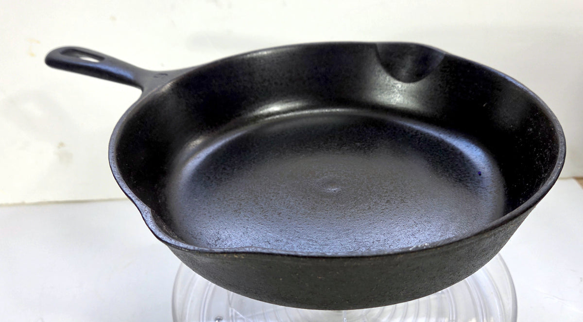 Vintage Unmarked Wagner Ware #6 Cast Iron Skillet, 9-Inch, Made in USA