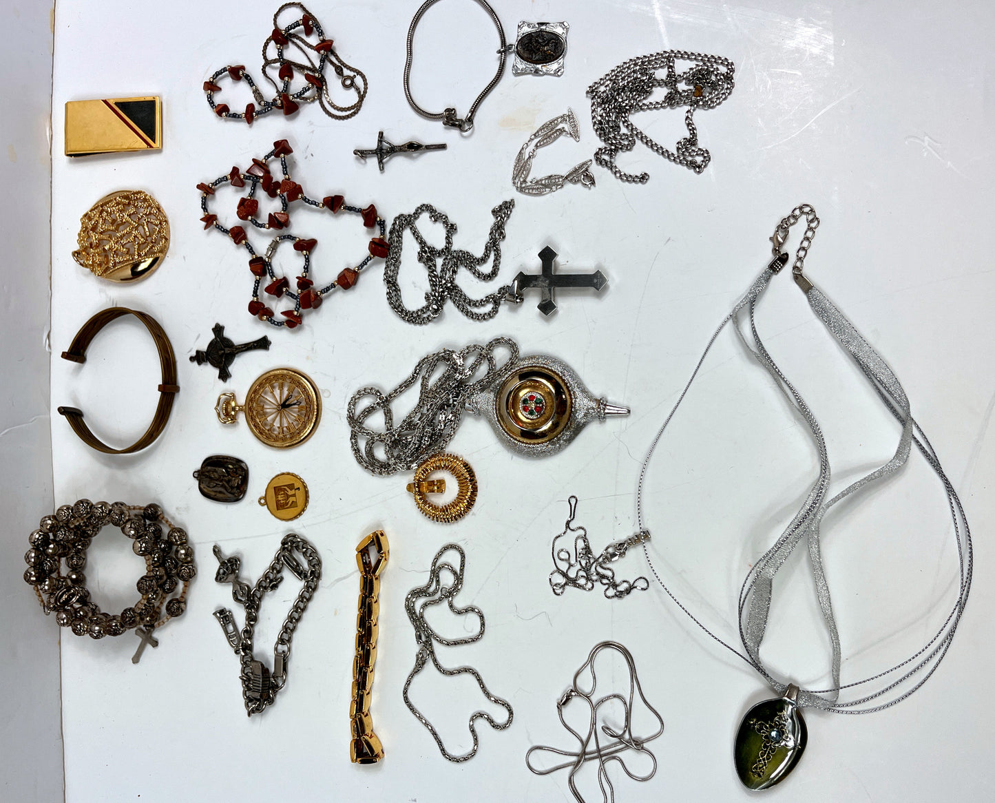 Vintage Costume Jewelry Lot – Mixed Necklaces, Bracelets, Pendants & Fashion Accessories