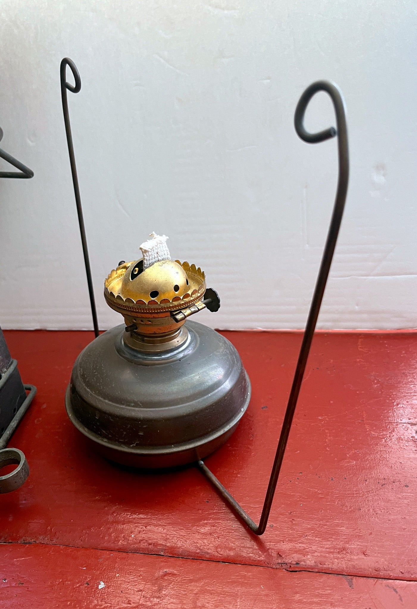 Vintage-Style British Cargo Ship Lantern – 1939 Reproduction Oil Lamp