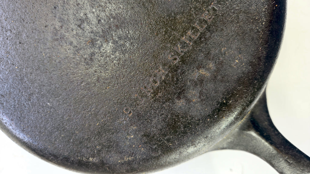 Vintage Unmarked Wagner Ware #6 Cast Iron Skillet, 9-Inch, Made in USA